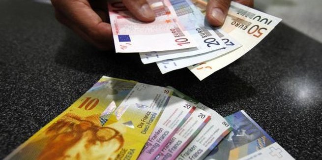 Suiza libera el franco y cae el euro